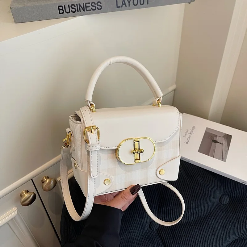  Квадратная сумка в клетку 2024, роскошная женская сумка через плечо, модная сумка через плечо, модная сумка «день-ночь», шикарная сумка с верхней ручкой
Квадратная сумка в клетку 2024, роскошная женская сумка через плечо, модная сумка через плечо, модная сумка «день-ночь», шикарная сумка с верхней ручкой 