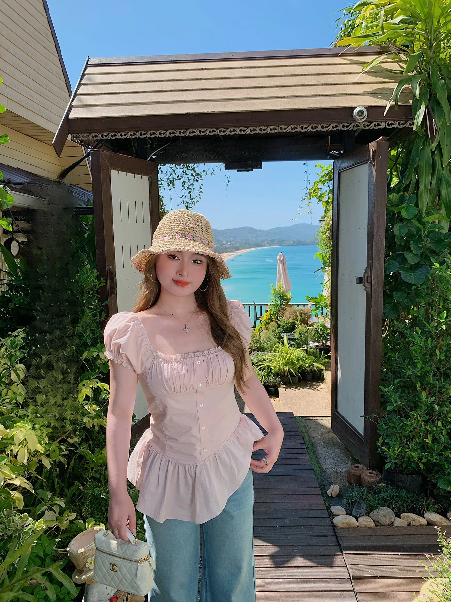 Herwear Slimming Bubble Sleeve Shirt Women's Korean Style Square Collar Transparent Breathable Fashion Casual Spring Shirt
Herwear Slimming Bubble Sleeve Shirt Women's Korean Style Square Collar Transparent Breathable Fashion Casual Spring Shirt
