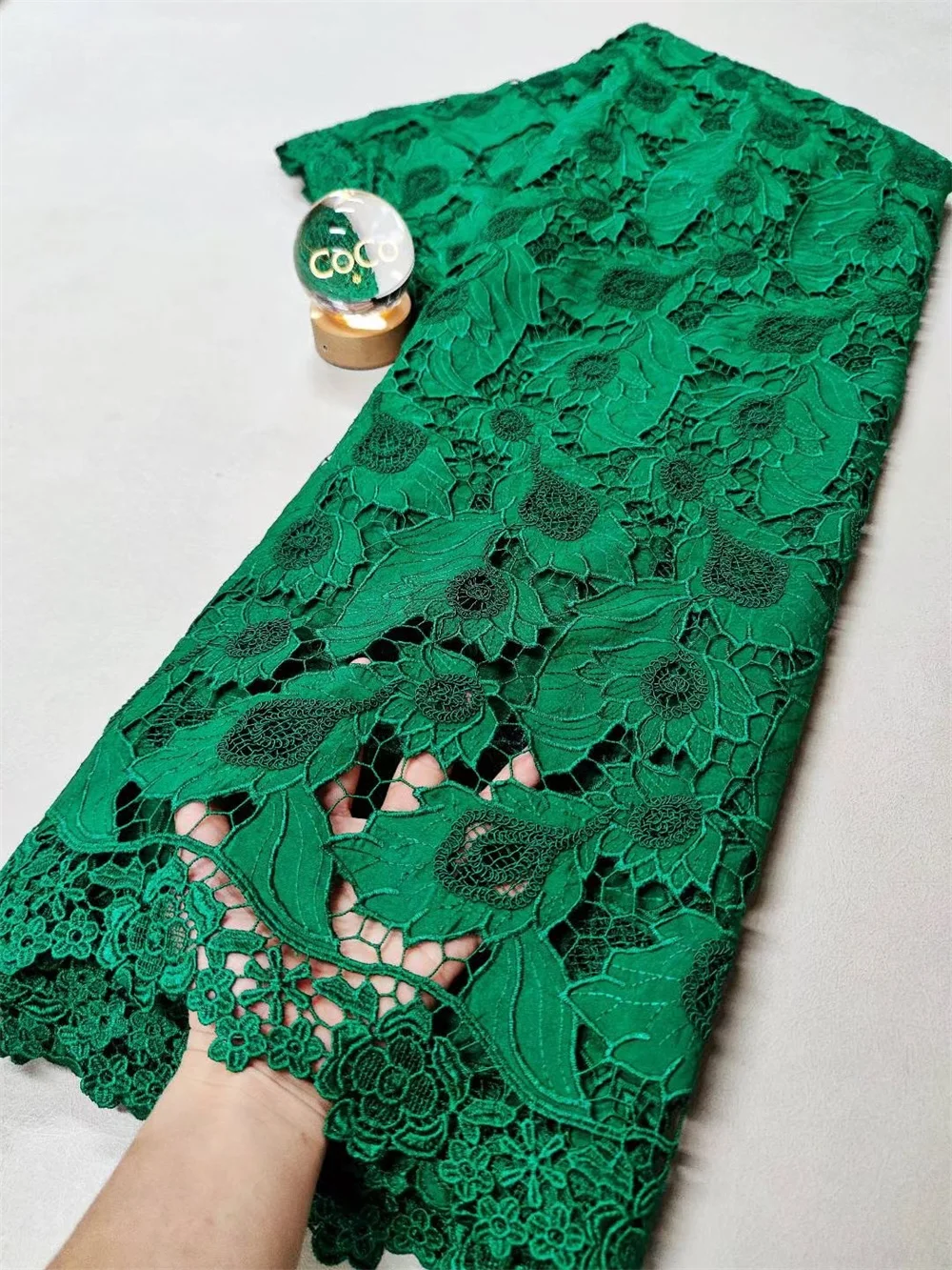 African Guipure 2025 Latest African Lace Fabric Green Chiffon Lace Fabric High Quality 2025 Luxurious Party Dress Sewing W685-1
African Guipure 2025 Latest African Lace Fabric Green Chiffon Lace Fabric High Quality 2025 Luxurious Party Dress Sewing W685-1