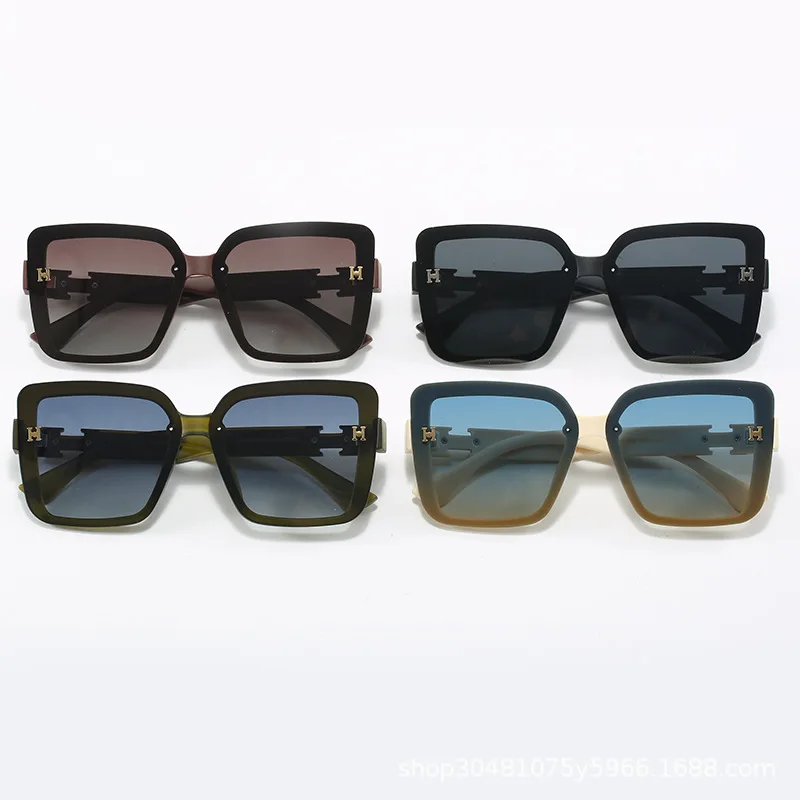 2025 New! European and American Fashion Trendy Women's Polarized Sunglasses with H Letter Design High End Light Luxury Eyewear
2025 New! European and American Fashion Trendy Women's Polarized Sunglasses with H Letter Design High End Light Luxury Eyewear
