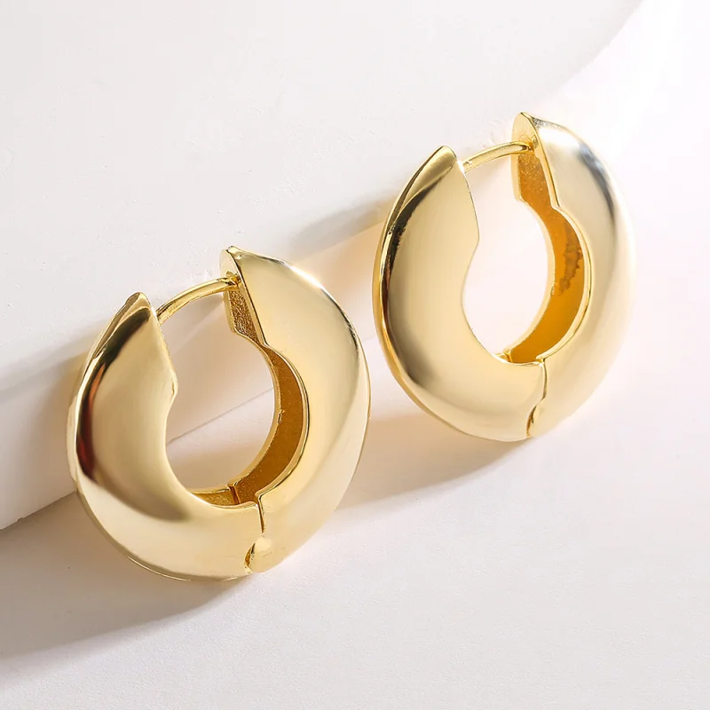 European and American Fashion Simple Retro Hoop for Women Copper Gold Plated Plain Personality Earrings
European and American Fashion Simple Retro Hoop for Women Copper Gold Plated Plain Personality Earrings
