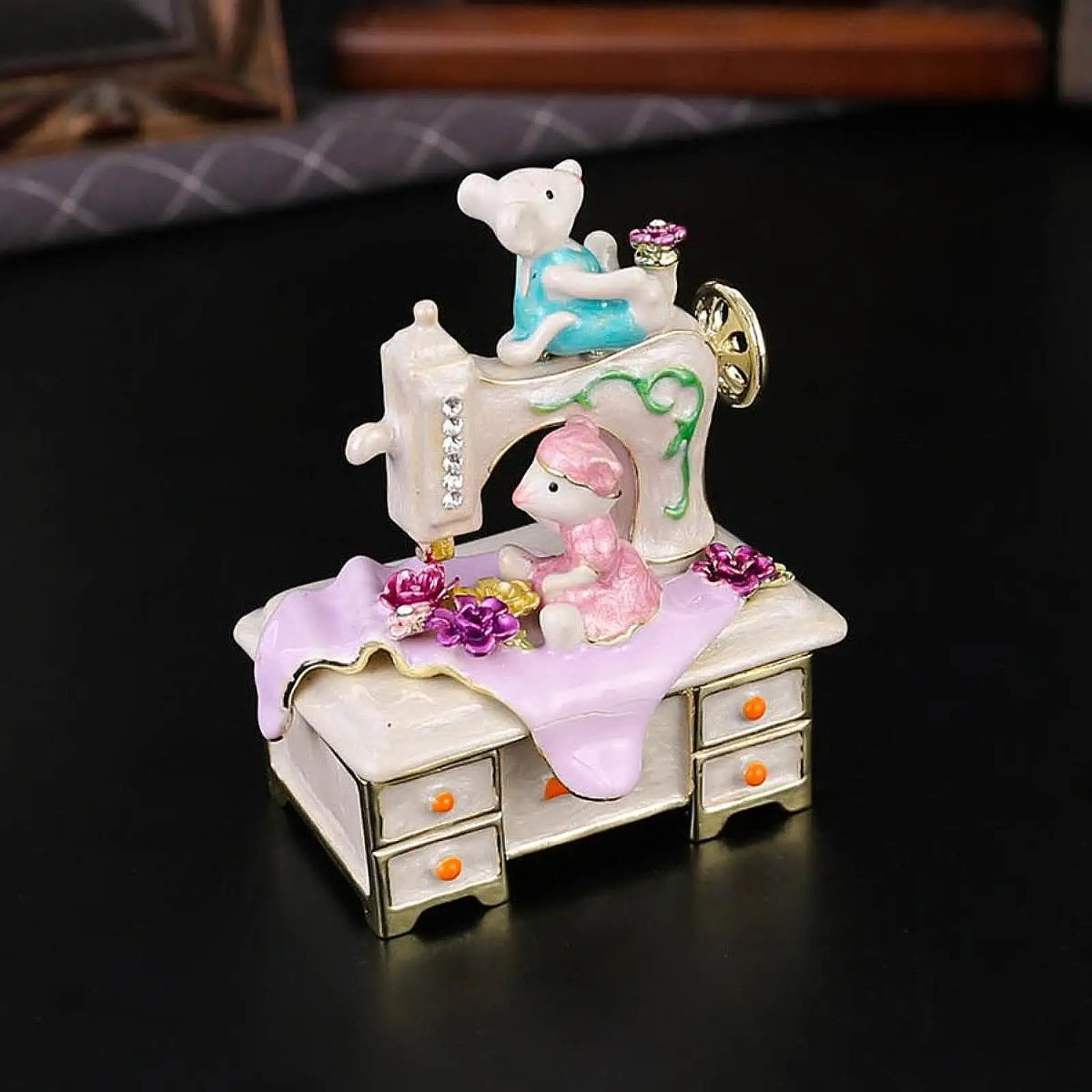 Enamel Jewelry Box Earring Holder Cute Keepsake Decoration Collectible Metal Small Desktop Ornament Jewelry Storage Organizer
Enamel Jewelry Box Earring Holder Cute Keepsake Decoration Collectible Metal Small Desktop Ornament Jewelry Storage Organizer
