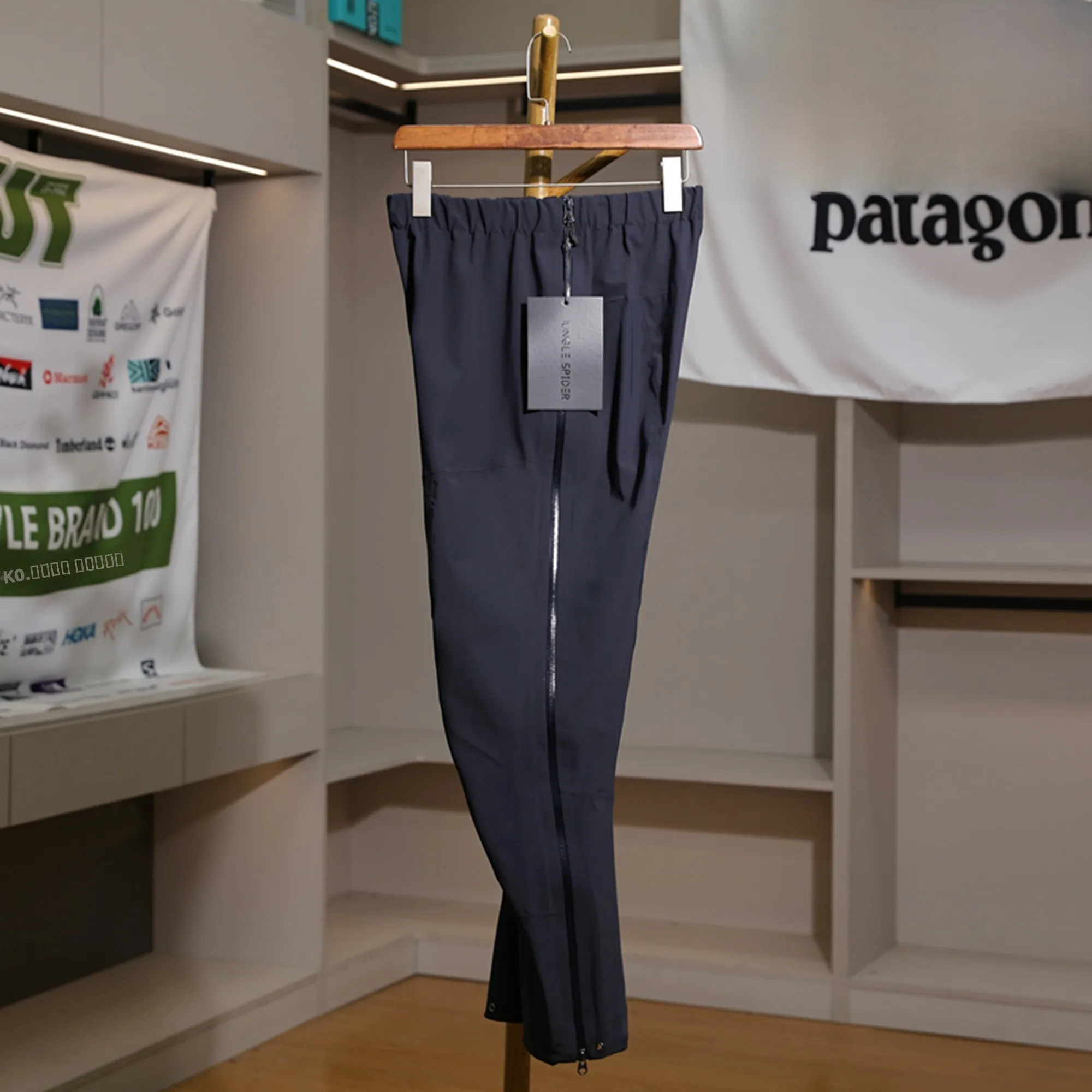 Top Notch Men's Hiking Pants Waterproof Windproof Full Glue Sealing Outdoor Climbing Trousers Faionable Urban Sle Straigh...
Top Notch Men's Hiking Pants Waterproof Windproof Full Glue Sealing Outdoor Climbing Trousers Faionable Urban Sle Straigh...