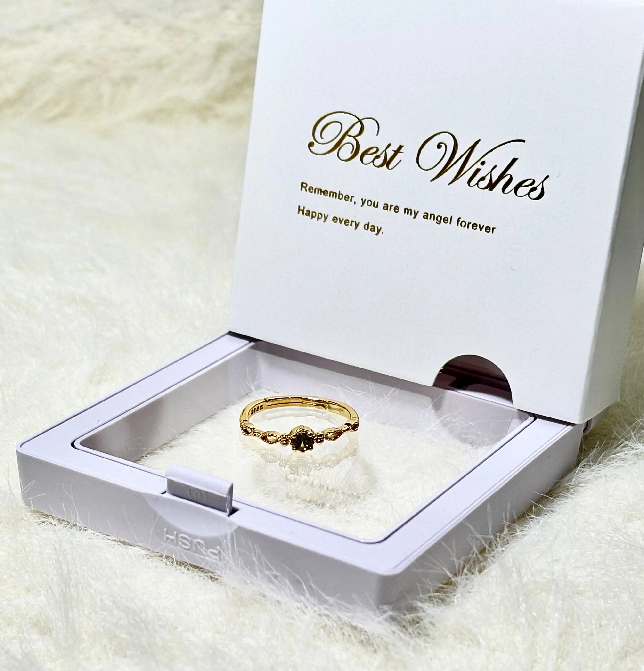 Exquisite retro gold alloy ring, elegant temperament, dazzling, small gift box, suitable for girls.
Exquisite retro gold alloy ring, elegant temperament, dazzling, small gift box, suitable for girls.