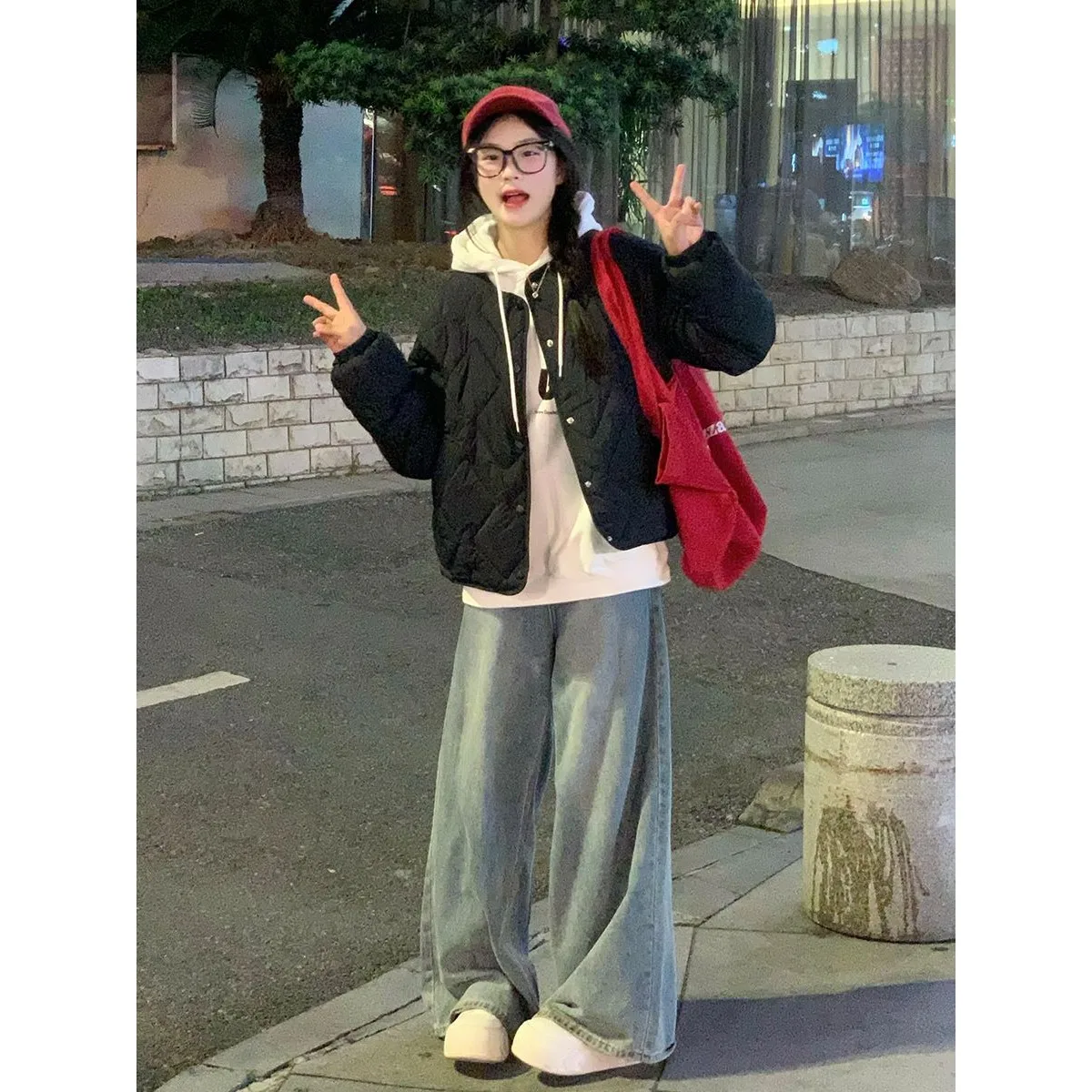 Повседневная утепленная хлопковая куртка для женщин: модное универсальное теплое пальто свободного кроя в корейском стиле, новинка 2025 года
Повседневная утепленная хлопковая куртка для женщин: модное универсальное теплое пальто свободного кроя в корейском стиле, новинка 2025 года