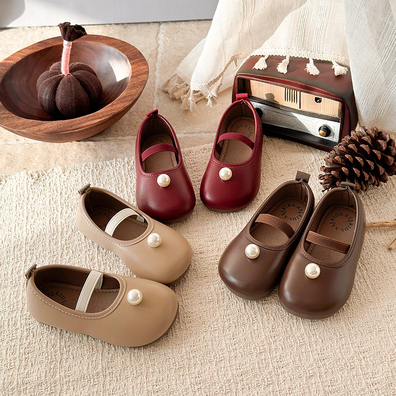 Детские балетки для девочек с жемчужной эластичной лентой, кожаные, на все сезоны, без застежек, с круглым носком, нескользящие, повседневные, для детей
Детские балетки для девочек с жемчужной эластичной лентой, кожаные, на все сезоны, без застежек, с круглым носком, нескользящие, повседневные, для детей