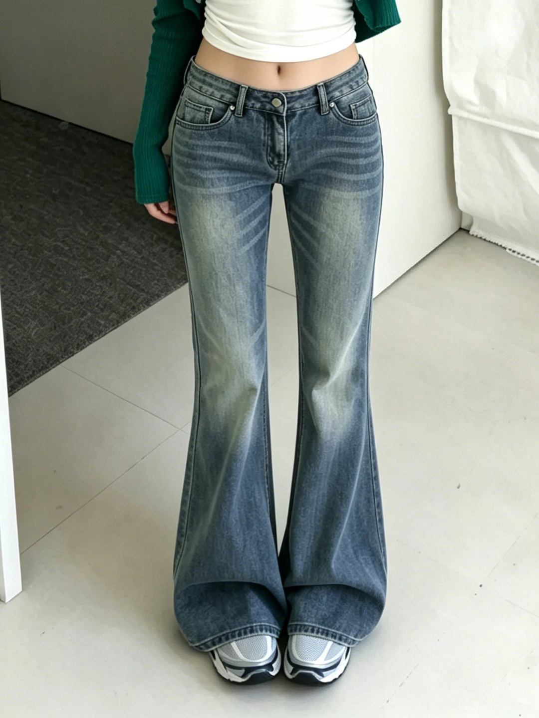 WEEKEEP Basic Low Waist Blue Washed Denim Jeans Women's Casual Versatile Slimming Long Pants Simple Design Summer Fashion
WEEKEEP Basic Low Waist Blue Washed Denim Jeans Women's Casual Versatile Slimming Long Pants Simple Design Summer Fashion