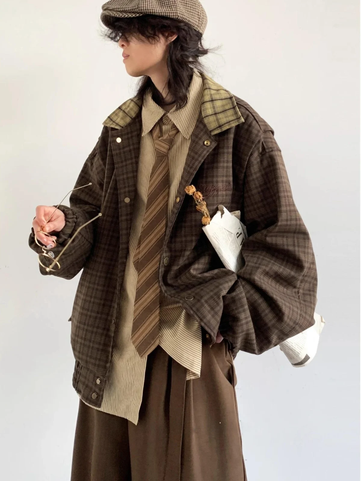 Новая ретро-куртка в японском стиле с клетчатым узором, свободного кроя, с вышитым воротником, в стиле колледж, с элементами джинсовой ткани, весенне-осенняя верхняя одежда
Новая ретро-куртка в японском стиле с клетчатым узором, свободного кроя, с вышитым воротником, в стиле колледж, с элементами джинсовой ткани, весенне-осенняя верхняя одежда