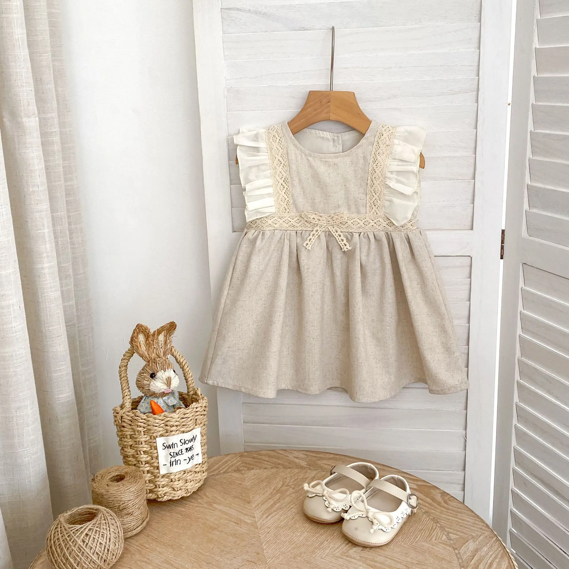 Summer new 0-3 year old baby clothing, baby girl contrasting color flying sleeve dress, sweet princess dress
Summer new 0-3 year old baby clothing, baby girl contrasting color flying sleeve dress, sweet princess dress