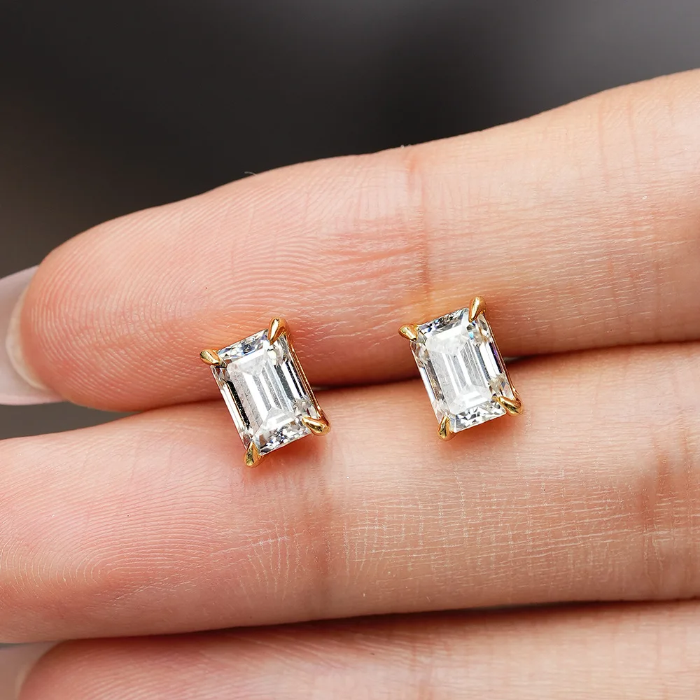 1CT Moissanite 24K AU999 Gold Women's Earrings - Minimalist Emerald Rectangle, Luxury Design, Good for Commute & Date
1CT Moissanite 24K AU999 Gold Women's Earrings - Minimalist Emerald Rectangle, Luxury Design, Good for Commute & Date