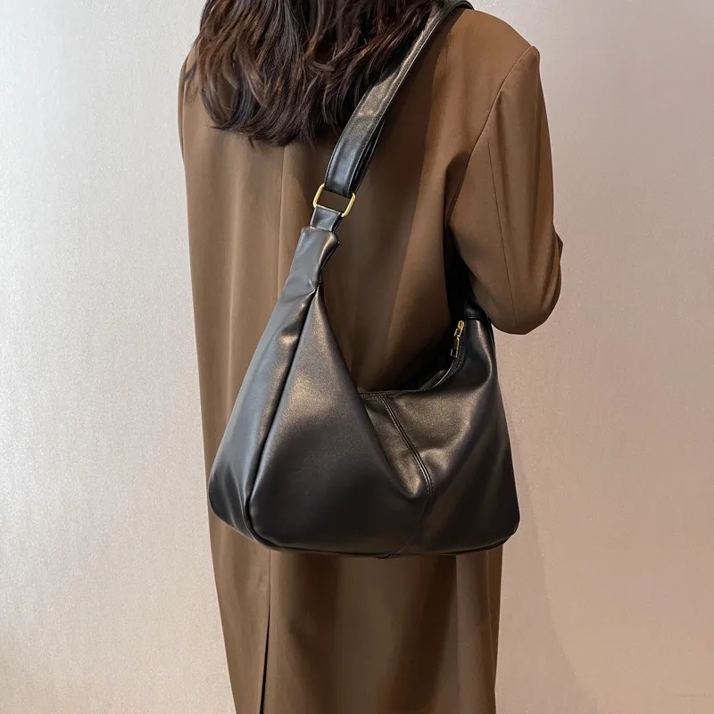 Maillard vintage crossbody women's bag commuter to work versatile bag large capacity shoulder bag women's tote bag
Maillard vintage crossbody women's bag commuter to work versatile bag large capacity shoulder bag women's tote bag