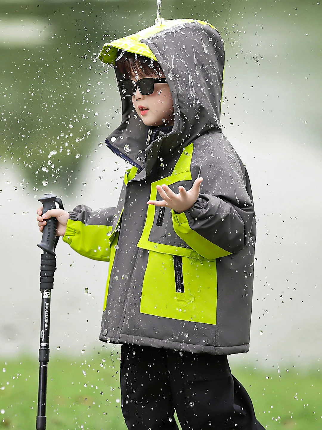 Thiened Tee-in-One Hooded Jaet for Boys Youth Trendy Autumn Winter Cotton Clothes Boys Matching Outerwear Windbreaker
Thiened Tee-in-One Hooded Jaet for Boys Youth Trendy Autumn Winter Cotton Clothes Boys Matching Outerwear Windbreaker