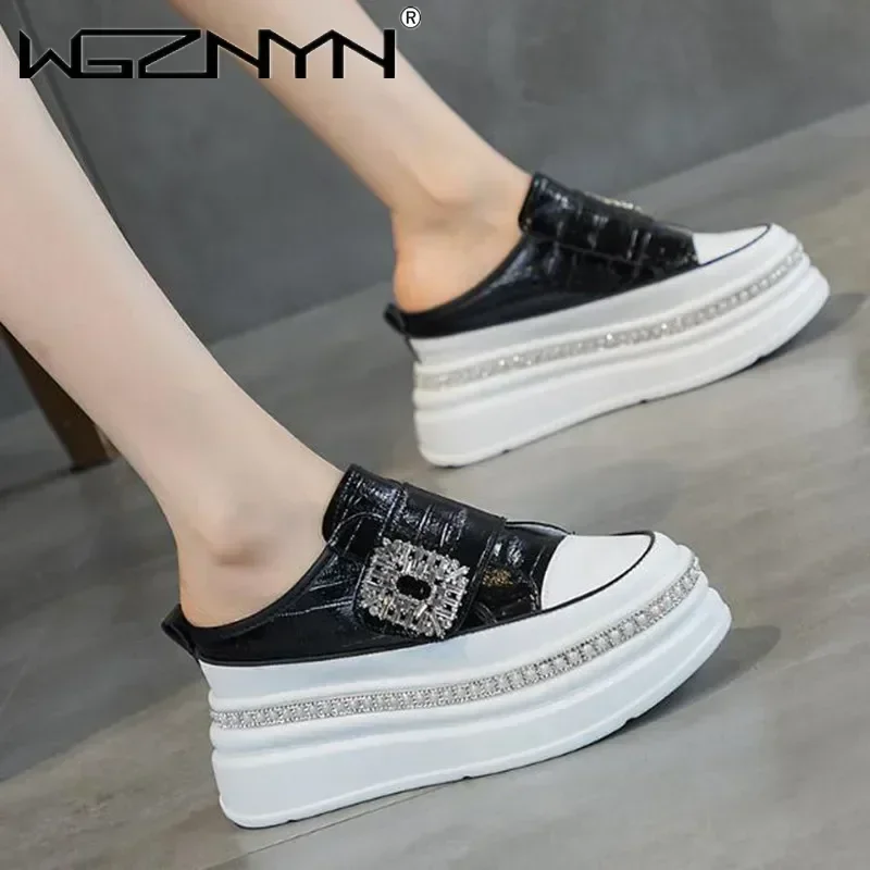 Блестящие тапочки на платформе из натуральной кожи 8 см, женские новые брендовые летние сандалии на танкетке со стразами, шлепанцы с петлями, кроссовки без шнуровки
Блестящие тапочки на платформе из натуральной кожи 8 см, женские новые брендовые летние сандалии на танкетке со стразами, шлепанцы с петлями, кроссовки без шнуровки