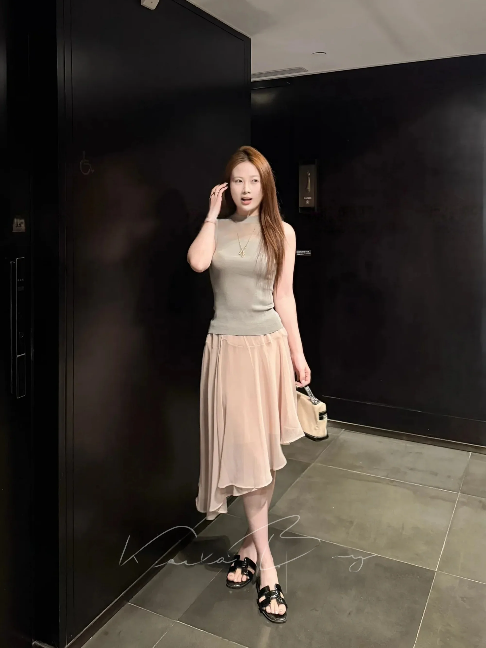 Gray Sleeveless Slimming Effect Summer New Style Two-Piece Set Pink High Waist Skirt And Pure Desire Atmosphere Grey Top
Gray Sleeveless Slimming Effect Summer New Style Two-Piece Set Pink High Waist Skirt And Pure Desire Atmosphere Grey Top