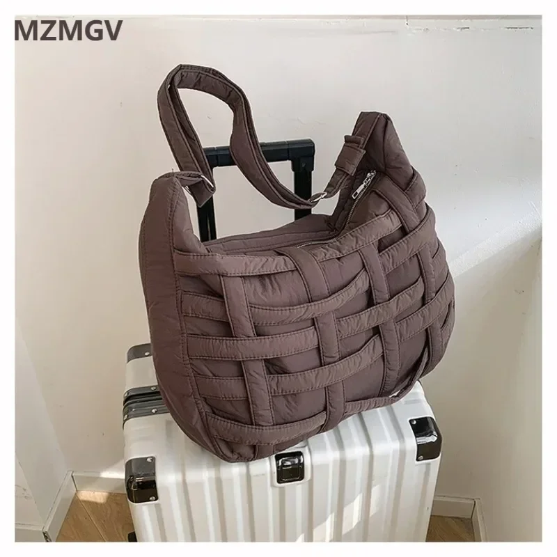 Casual Women's Nylon Hollow Woven Shoulder Bag Design Soft Down Cotton Padded Crossbody Bag Large Capacity Lightweight Bag 2025
Casual Women's Nylon Hollow Woven Shoulder Bag Design Soft Down Cotton Padded Crossbody Bag Large Capacity Lightweight Bag 2025
