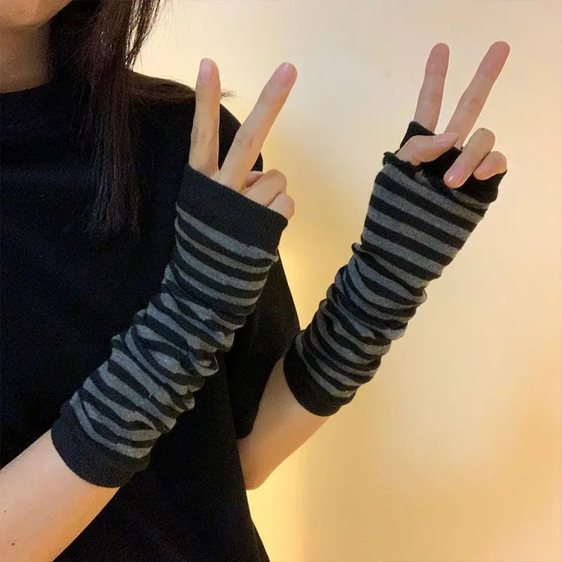 Y2K Gothic Adjustable Fingerless Gloves Decorative Stripe Long Arm Glove for Women Men Harajuku Black White Stripe Arm Covers
Y2K Gothic Adjustable Fingerless Gloves Decorative Stripe Long Arm Glove for Women Men Harajuku Black White Stripe Arm Covers