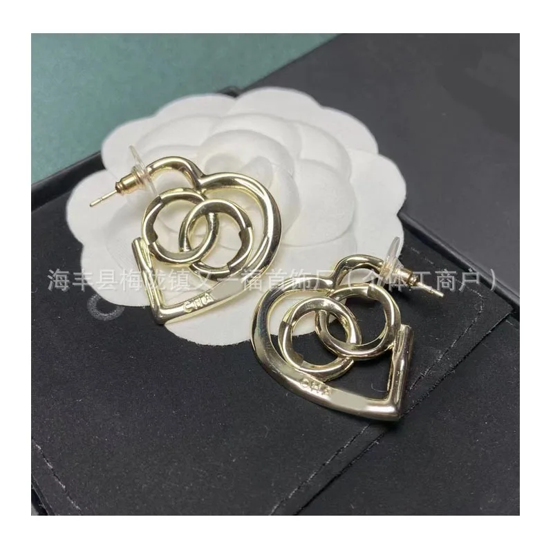 Double Love Letter Hollow Stud Earrings Classic Fashion Versatile Earrings Earrings Women
Double Love Letter Hollow Stud Earrings Classic Fashion Versatile Earrings Earrings Women