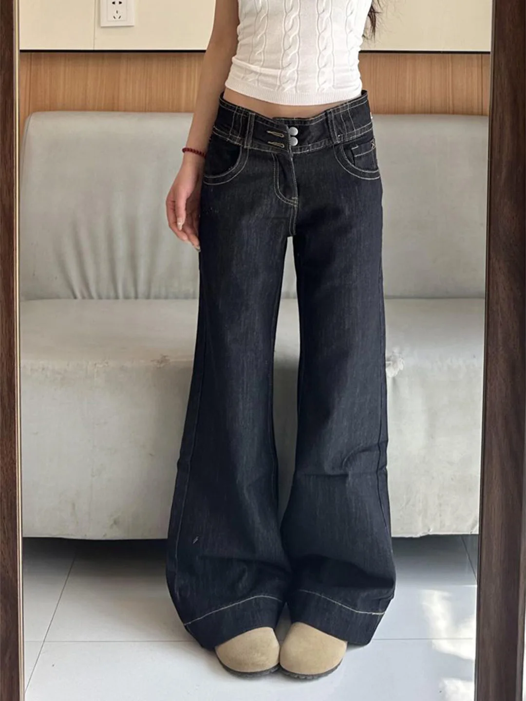 American Style Low Waist Bell Bottom Jeans Women's Loose Fit Slimming Design Wide Leg Long Pants Casual Straight Leg Jeans
American Style Low Waist Bell Bottom Jeans Women's Loose Fit Slimming Design Wide Leg Long Pants Casual Straight Leg Jeans