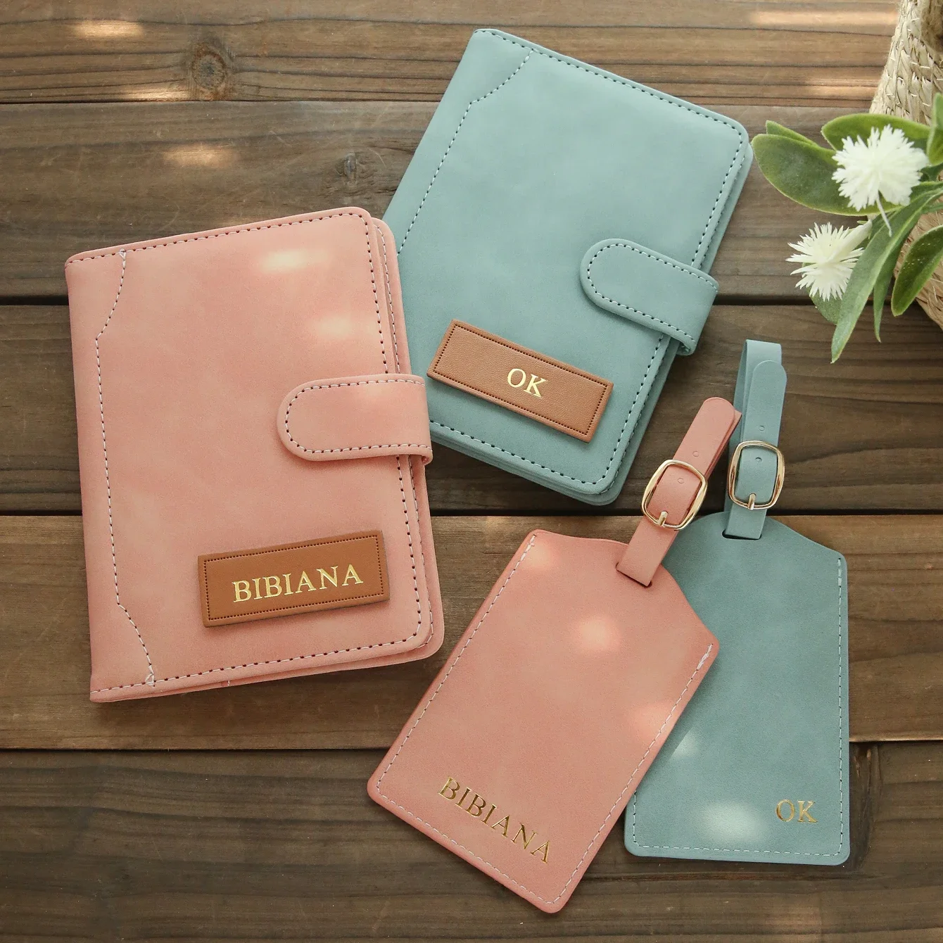 2PCS Personalized Name Passport Holder with Luggage Tag Set Custom Suede Matte Texture Faux Leather Passport Cover Luggage Tags
2PCS Personalized Name Passport Holder with Luggage Tag Set Custom Suede Matte Texture Faux Leather Passport Cover Luggage Tags