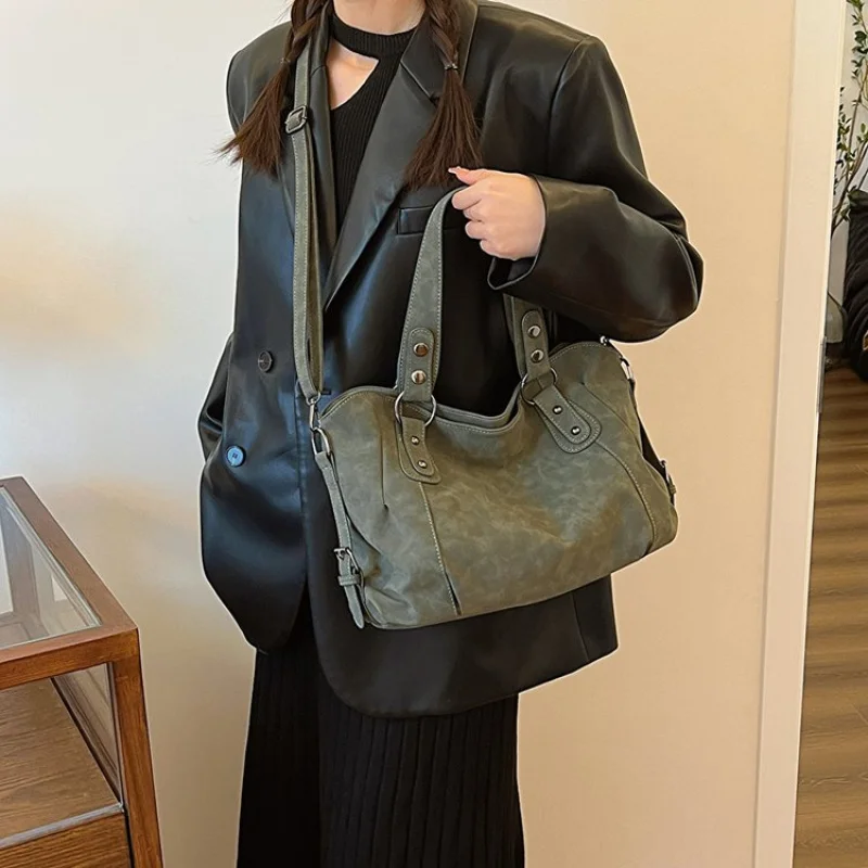 Элегантная дизайнерская дорожная сумка из кожи большой вместимости, однотонная, винтажная, для женщин, деловая, на каждый день
Элегантная дизайнерская дорожная сумка из кожи большой вместимости, однотонная, винтажная, для женщин, деловая, на каждый день