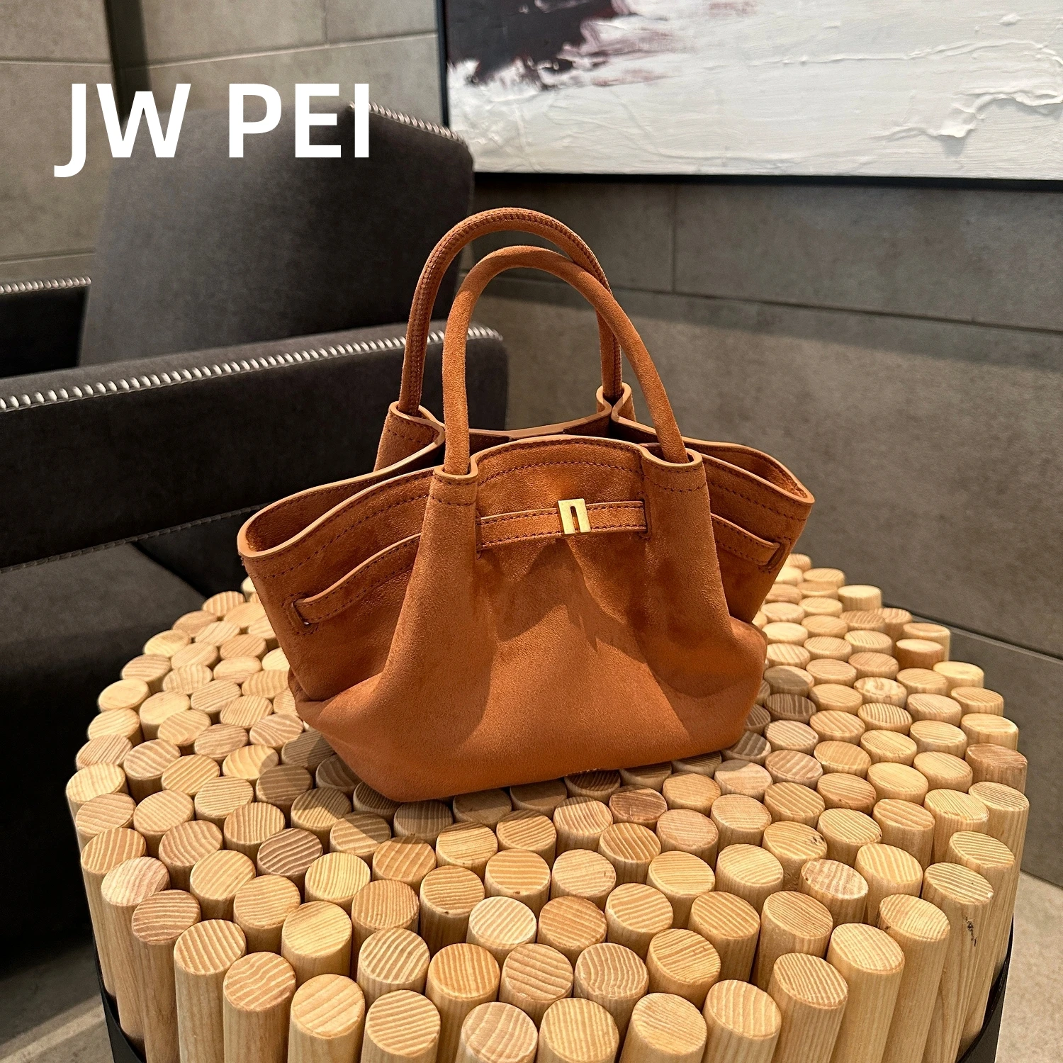 JW PEI Hana 2026 Women's Mini Crossbody Bag Designer Tote Bag High Quality Leather Handheld Dumpling Bag
JW PEI Hana 2026 Women's Mini Crossbody Bag Designer Tote Bag High Quality Leather Handheld Dumpling Bag