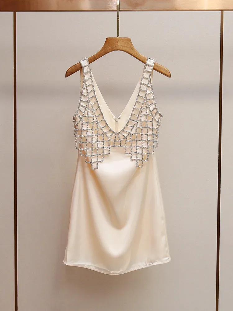 Women Rhinestone Mini Dress V-Neck Sleeveless High Waist A-Line Elegant Summer 2024 Robe
Women Rhinestone Mini Dress V-Neck Sleeveless High Waist A-Line Elegant Summer 2024 Robe