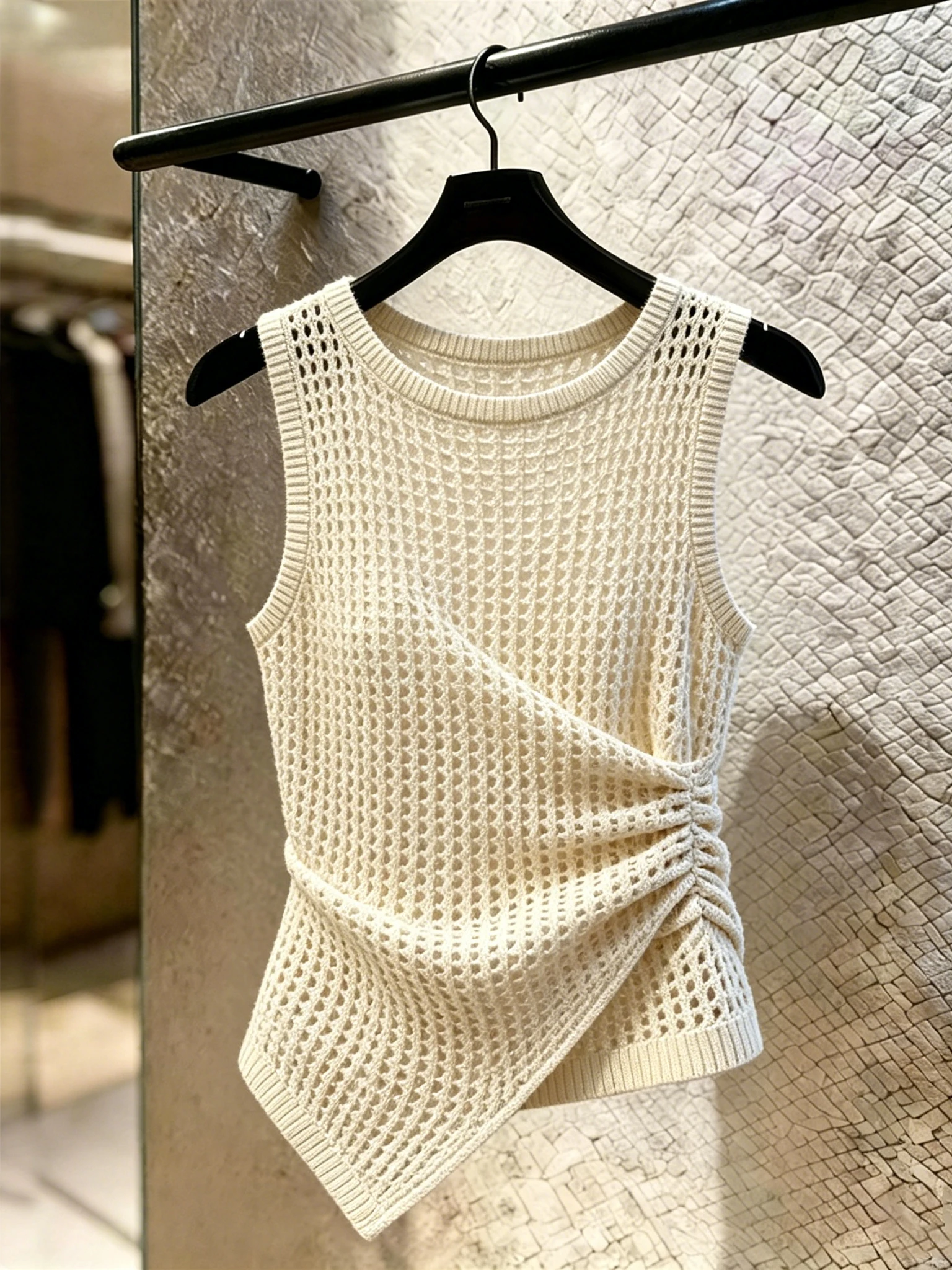 Chic Hollow out Sleeveless Vest Women's Outerwear Summer Slimming Design Breathable round Neck Top Korean Style Fashionable
Chic Hollow out Sleeveless Vest Women's Outerwear Summer Slimming Design Breathable round Neck Top Korean Style Fashionable
