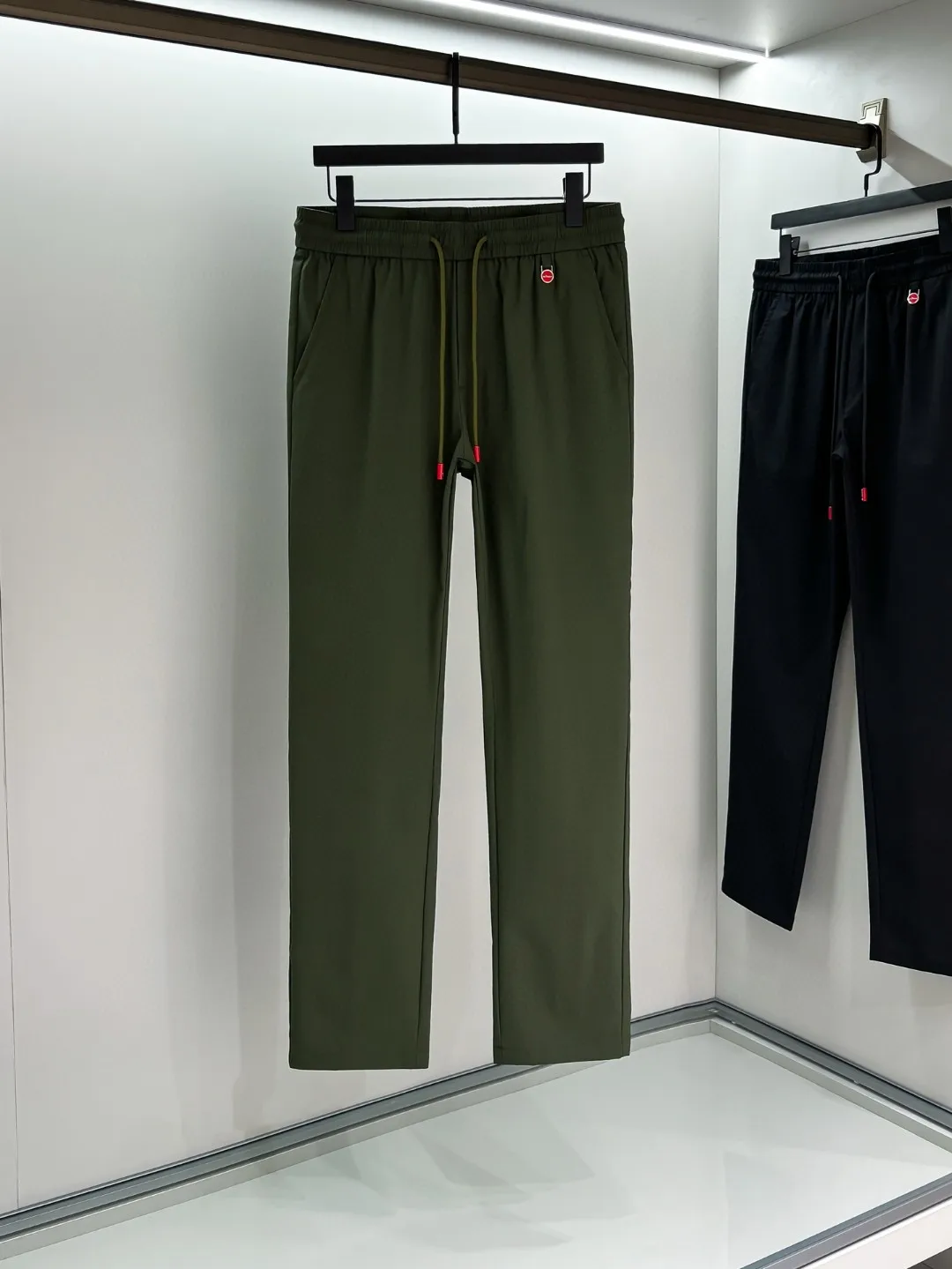 KITON Italian 25SS Versatile Casual Straight Pants
KITON Italian 25SS Versatile Casual Straight Pants