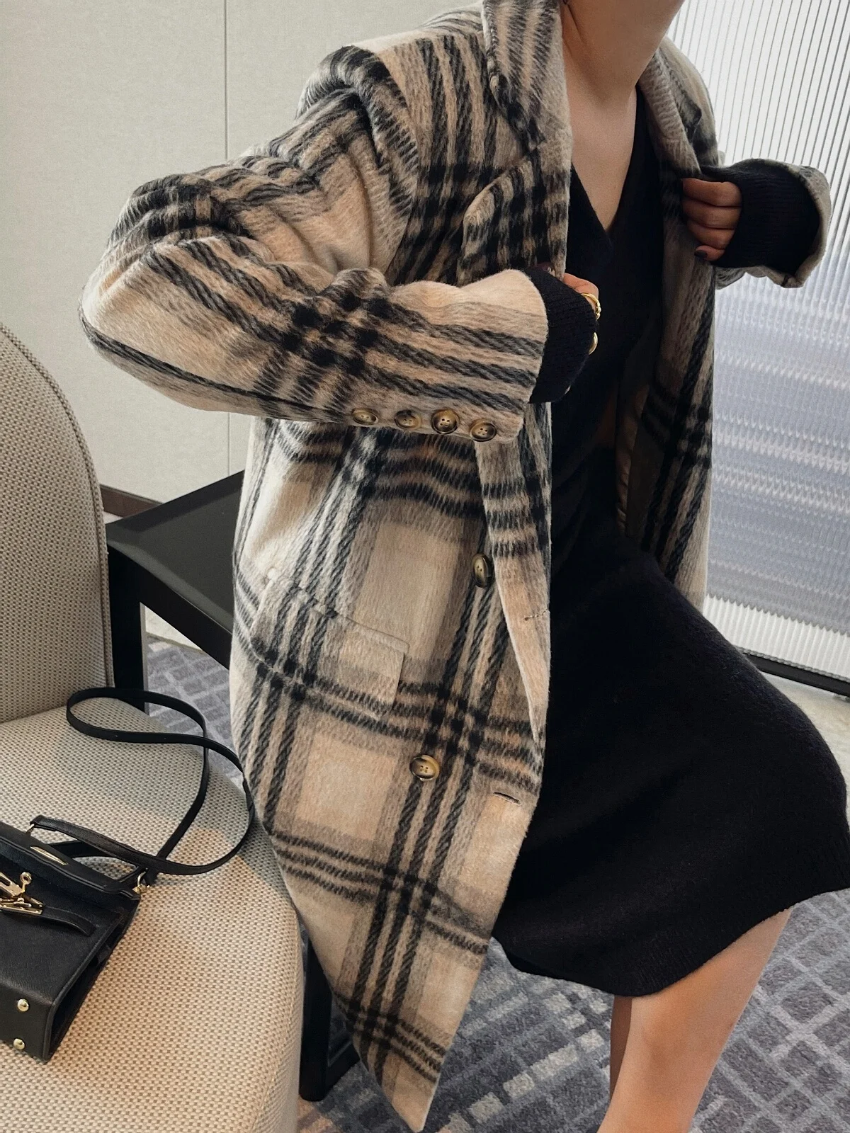 Plaid Woolen Coat Women's Loose Style Autumn Winter New Fashion Long Windbreaker Slimming High-End Feelings Commute Vintage
Plaid Woolen Coat Women's Loose Style Autumn Winter New Fashion Long Windbreaker Slimming High-End Feelings Commute Vintage