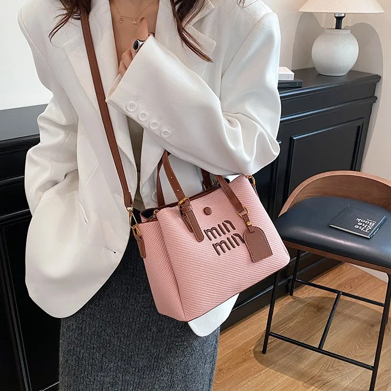 Минималистичная большая сумка 2024, женская роскошная сумка через плечо, универсальная сумка через плечо «день-ночь», шикарная сумка на ремне, кожаная сумка
Минималистичная большая сумка 2024, женская роскошная сумка через плечо, универсальная сумка через плечо «день-ночь», шикарная сумка на ремне, кожаная сумка