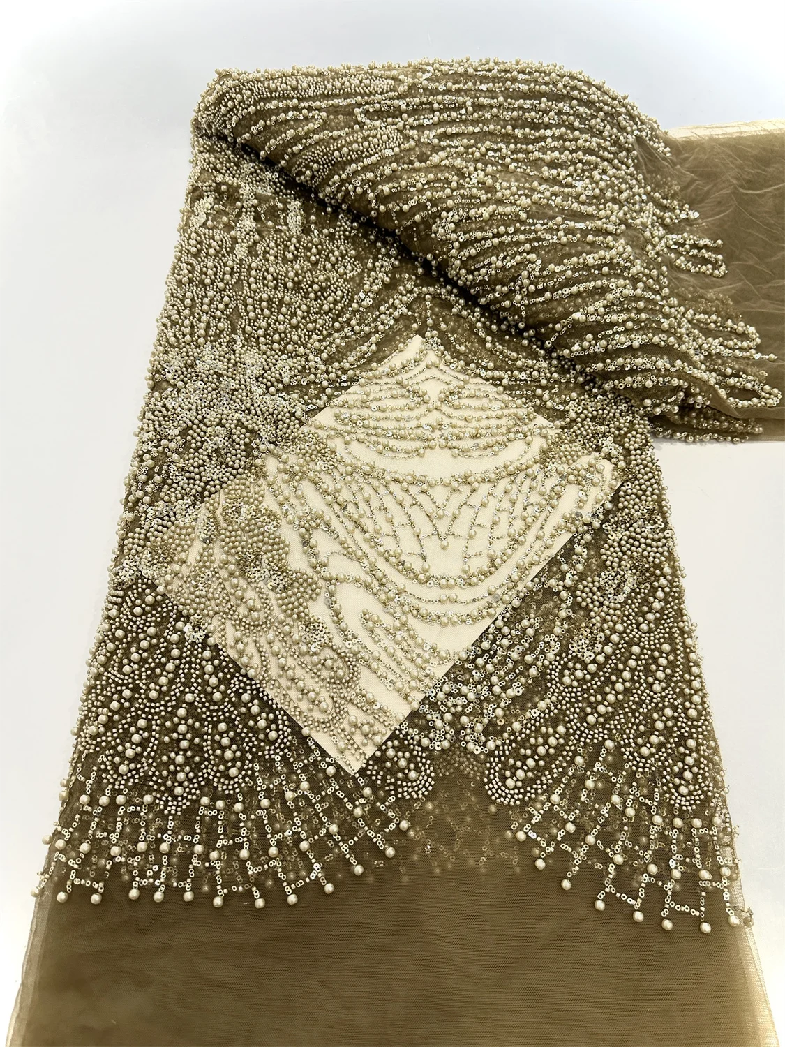 African French Handmade Beaded Lace Fabric High Quality Groom Lace Fabric Nigerian Tulle Sequins Lace Fabric For Wedding
African French Handmade Beaded Lace Fabric High Quality Groom Lace Fabric Nigerian Tulle Sequins Lace Fabric For Wedding