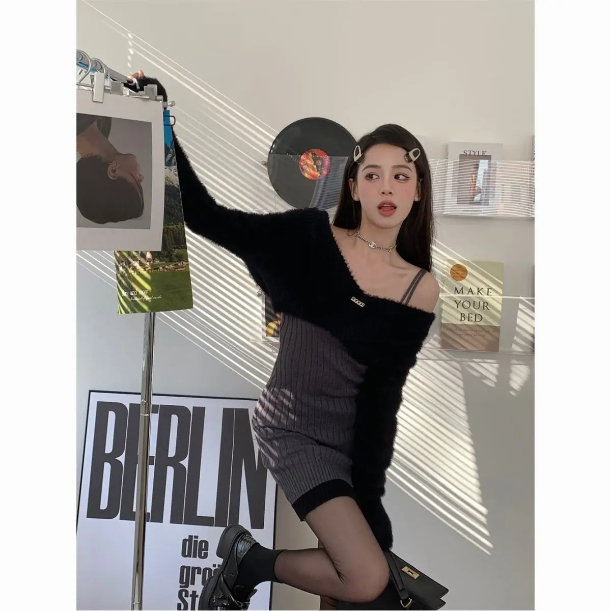 2024 Autumn and Winter New Women Two Piece Sets Long Sleeve Knitted Smock Tops + Sleeveless High Waist Slim A Line Mini Dresses
2024 Autumn and Winter New Women Two Piece Sets Long Sleeve Knitted Smock Tops + Sleeveless High Waist Slim A Line Mini Dresses