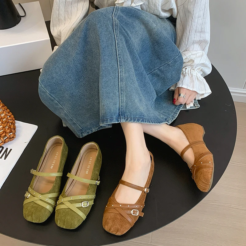 Vintage Pleated Round Toe Flats Single Buckle Studded Soft Sole Low Top Single
Vintage Pleated Round Toe Flats Single Buckle Studded Soft Sole Low Top Single