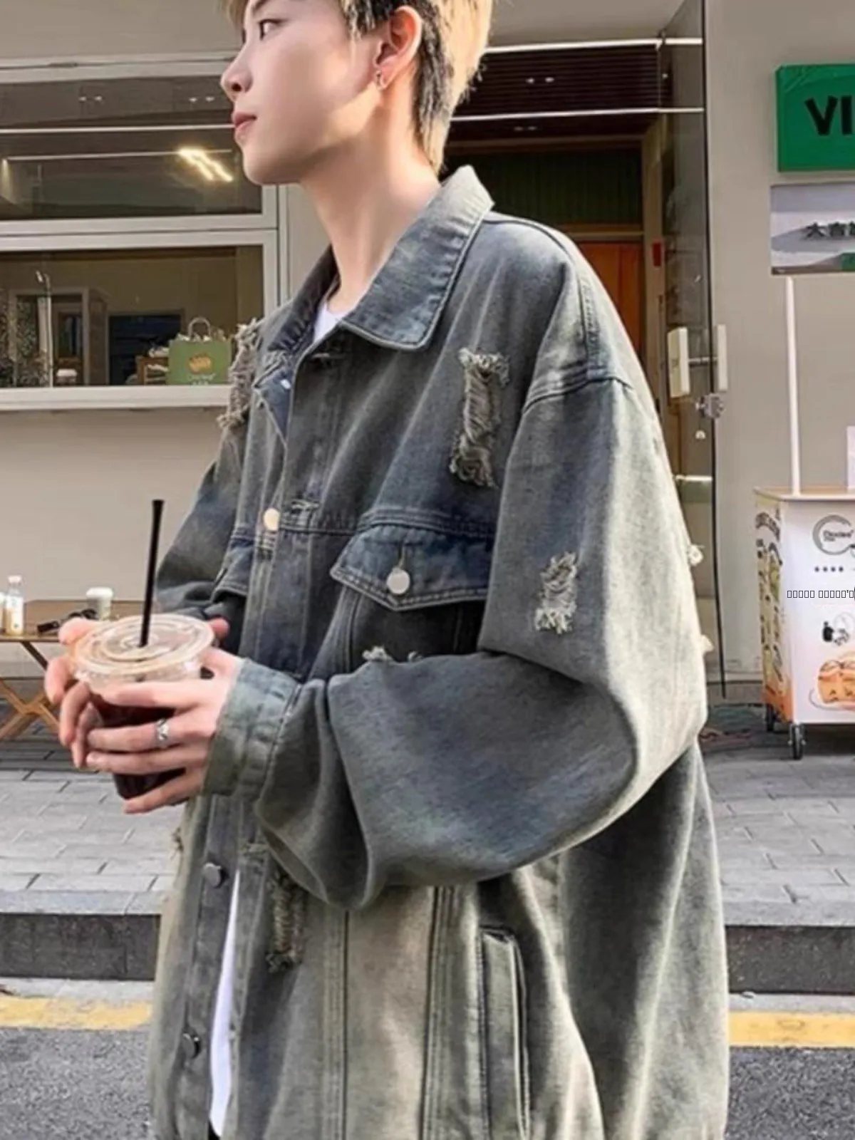 Мужская джинсовая куртка в американском ретро-стиле, весна-осень, с эффектом потертости, трендовая, от известного бренда, осенняя одежда, повседневная, стильная
Мужская джинсовая куртка в американском ретро-стиле, весна-осень, с эффектом потертости, трендовая, от известного бренда, осенняя одежда, повседневная, стильная