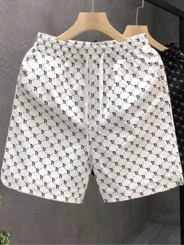 High End Men Summer Shorts New Lightweight Build with Print Details Loose Comfort Fit Ideal for Hot Weather Sports and Leisure
High End Men Summer Shorts New Lightweight Build with Print Details Loose Comfort Fit Ideal for Hot Weather Sports and Leisure