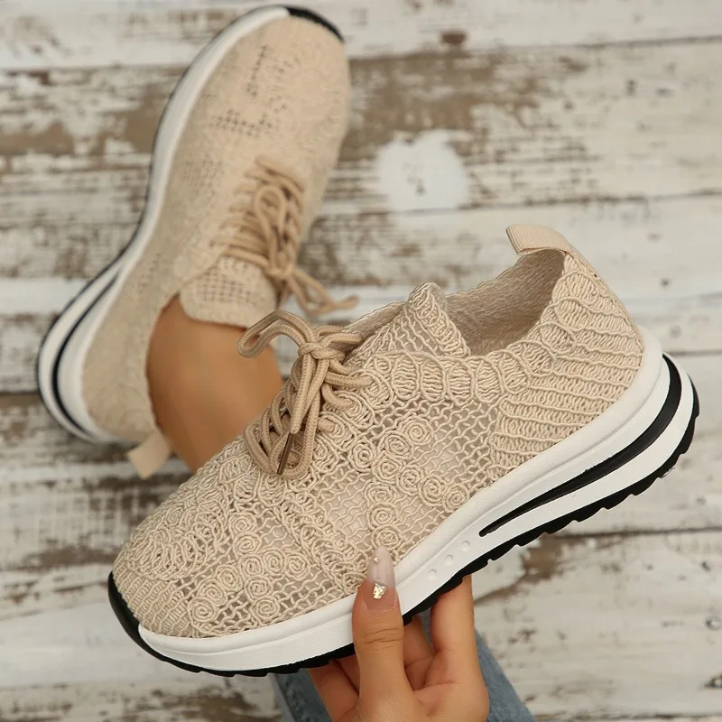 Женские повседневные дышащие кроссовки из сетки 2026 года, новые модные кроссовки на шнуровке с толстой подошвой, ажурные кроссовки для бега для женщин
Женские повседневные дышащие кроссовки из сетки 2026 года, новые модные кроссовки на шнуровке с толстой подошвой, ажурные кроссовки для бега для женщин