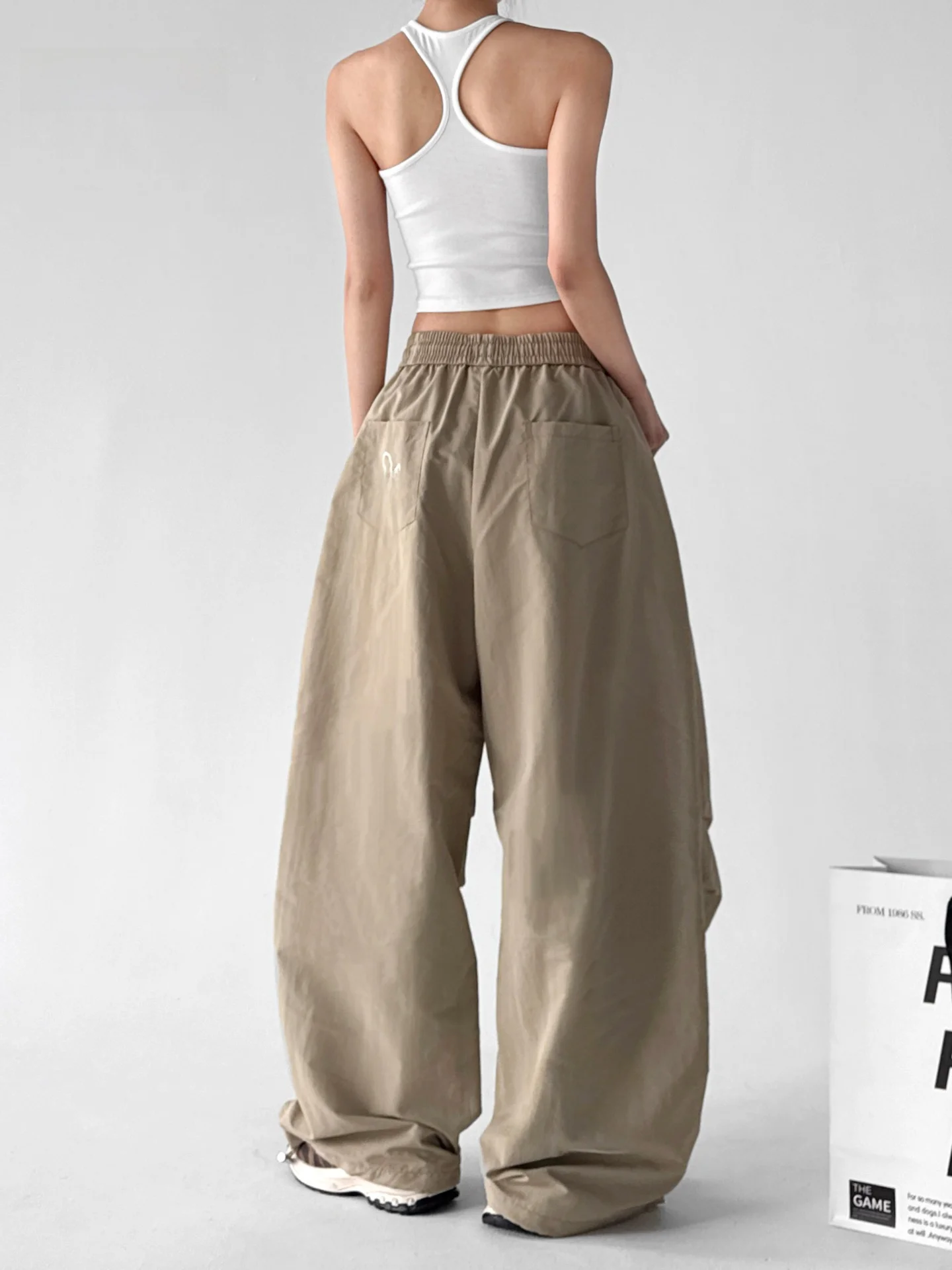 Женские повседневные брюки прямого кроя для уличных танцев, весна-осень, новинка, свободный крой, универсальные, утягивающие, с высокой талией, нейлоновые
Женские повседневные брюки прямого кроя для уличных танцев, весна-осень, новинка, свободный крой, универсальные, утягивающие, с высокой талией, нейлоновые