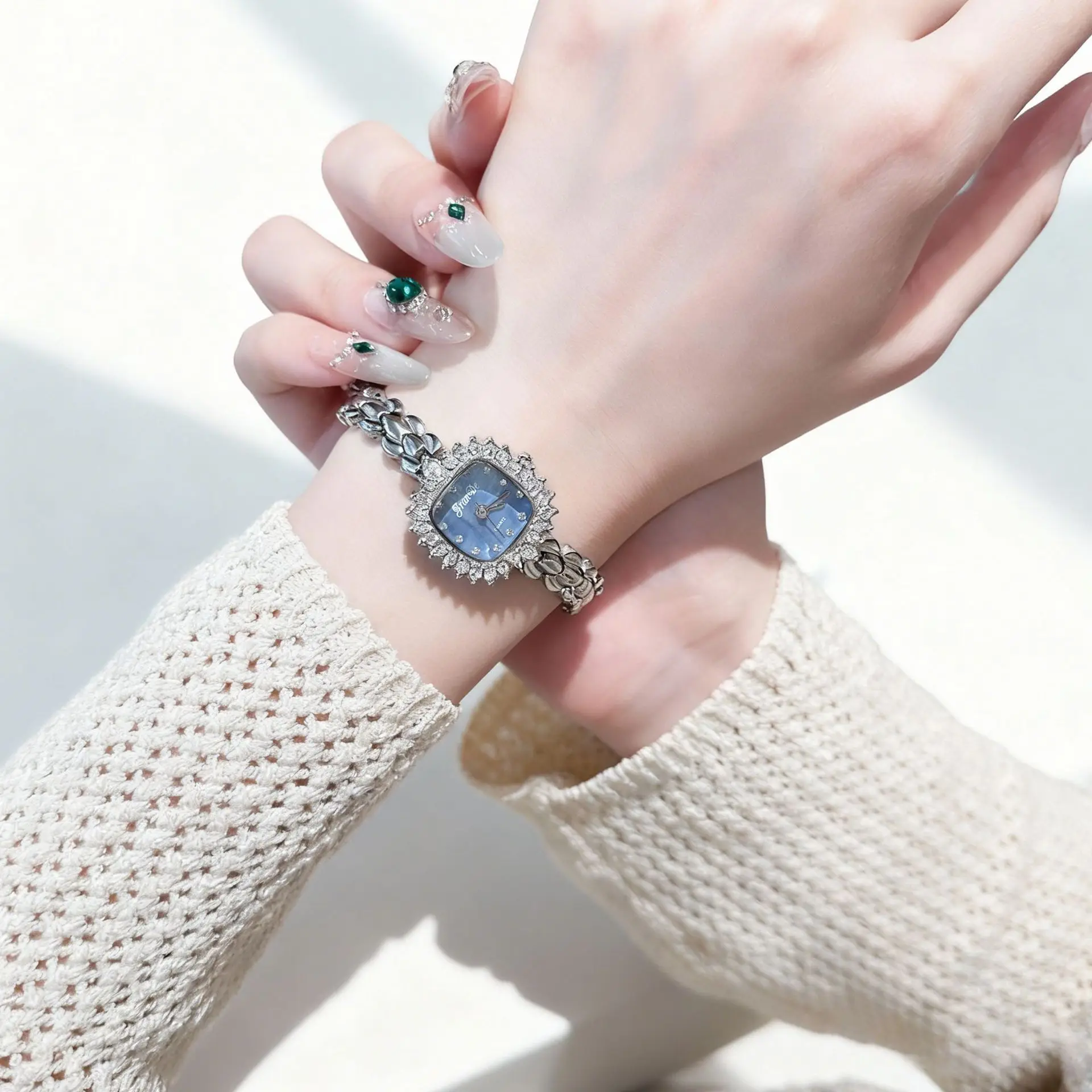 New Women'S Watch With Bracelet-Style Strap, Quartz Movement, High-Quality Ladies' Wristwatch, Fashionable Quartz Watch.
New Women'S Watch With Bracelet-Style Strap, Quartz Movement, High-Quality Ladies' Wristwatch, Fashionable Quartz Watch.