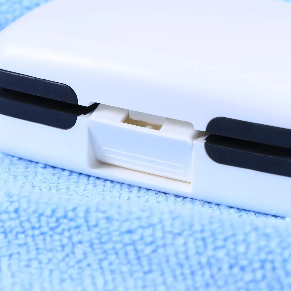 Hearing Aid Protective Case White Hard Plastic Crush Resistant Hearing Aid Carry Holder Outdoor Travel Box
Hearing Aid Protective Case White Hard Plastic Crush Resistant Hearing Aid Carry Holder Outdoor Travel Box