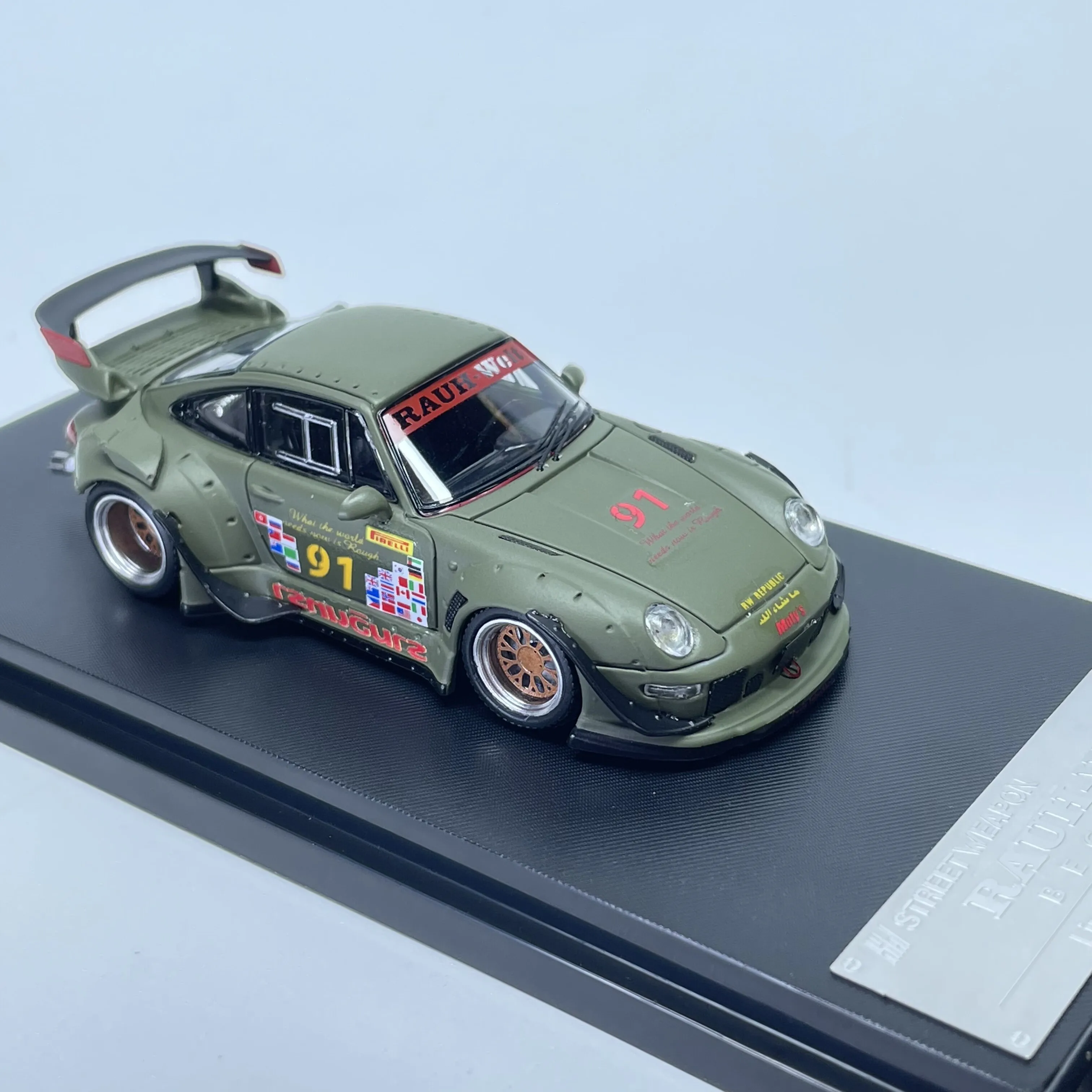 SW 911 Explosively Modified Version 1:64 Alloy Car Model Simulation Ornament High-End Limited Edition
SW 911 Explosively Modified Version 1:64 Alloy Car Model Simulation Ornament High-End Limited Edition