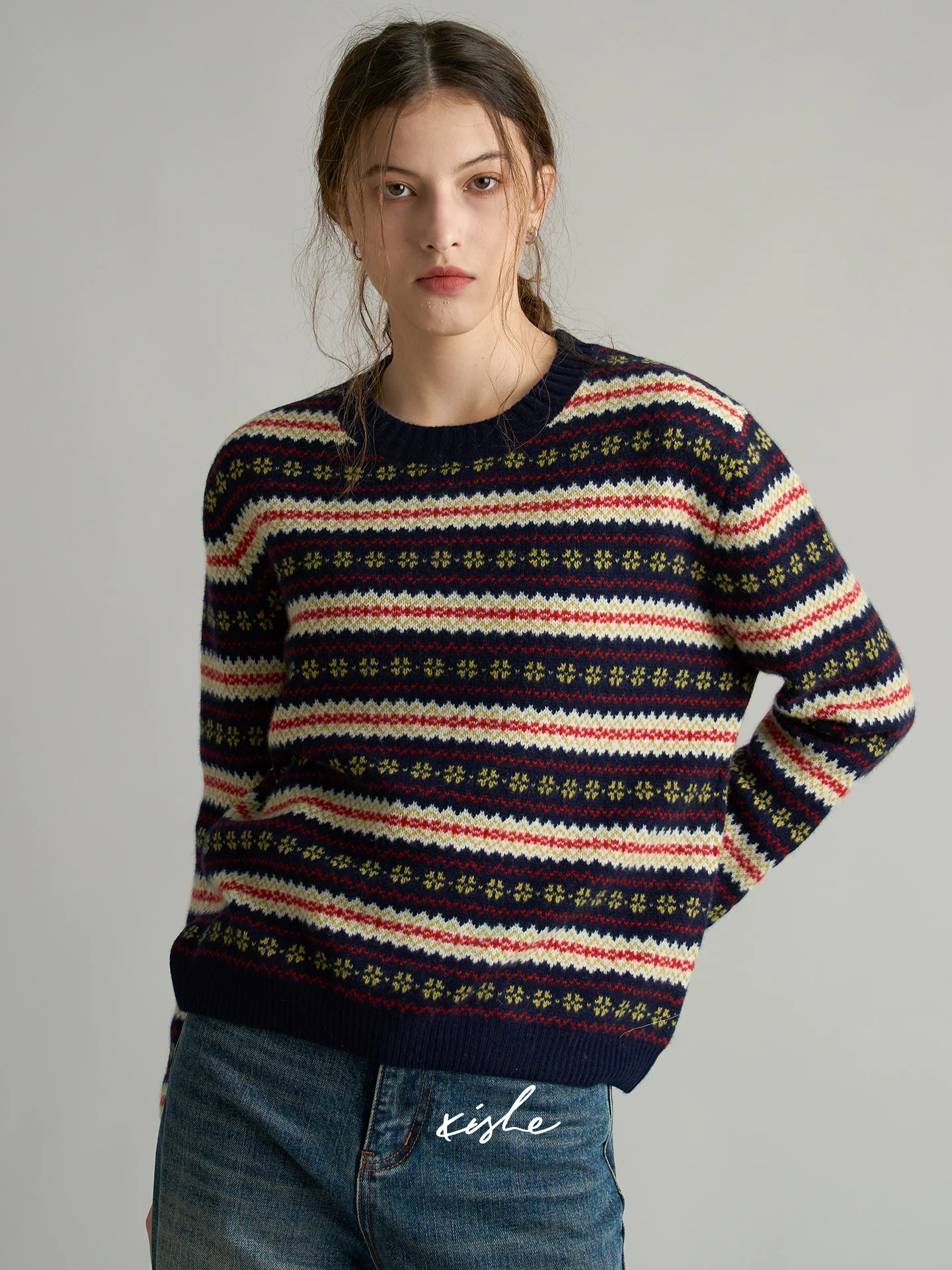 Нейтральный женский вязаный шерстяной свитер XIE Fair Isle 00 Camere, осенне-зимний, цветной, блок-пэчворк, новинка 2025 года
Нейтральный женский вязаный шерстяной свитер XIE Fair Isle 00 Camere, осенне-зимний, цветной, блок-пэчворк, новинка 2025 года