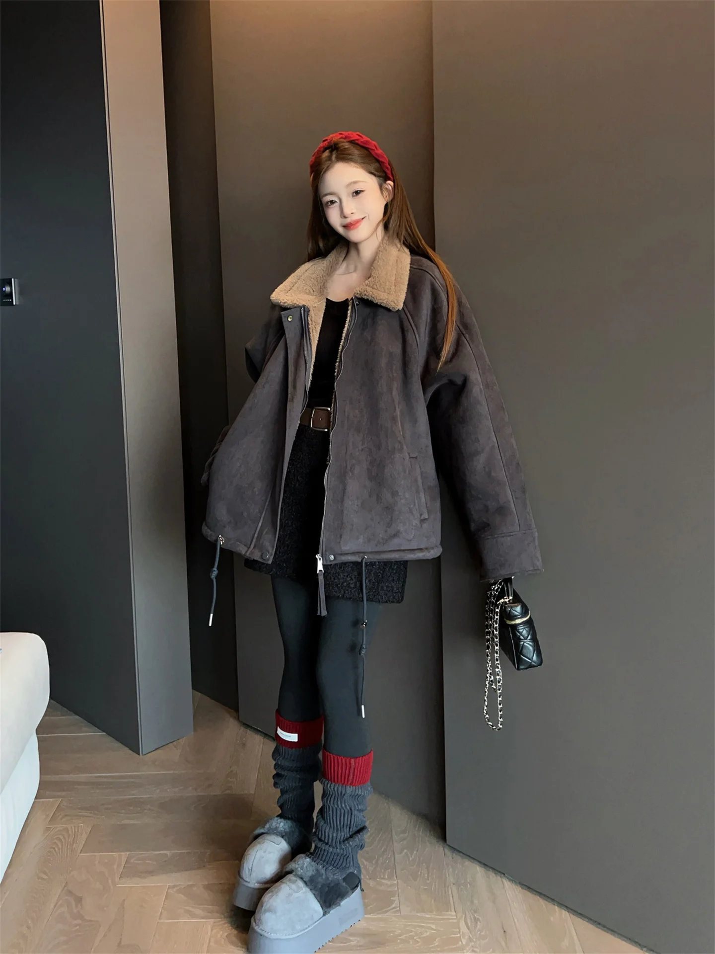 Faionable Retro Lamb Fur Jaet Women's Autumn Winter Loose Slimming Warm Top MRS AO New Arrival 2025 Winter Collection
Faionable Retro Lamb Fur Jaet Women's Autumn Winter Loose Slimming Warm Top MRS AO New Arrival 2025 Winter Collection