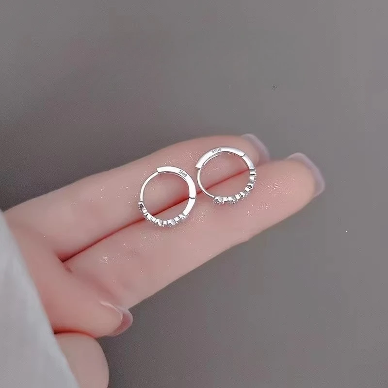 925 Sterling Silver Heart hoop Earrings Temperament Simple Inlaid for Women Wedding Jewelry Accessories
925 Sterling Silver Heart hoop Earrings Temperament Simple Inlaid for Women Wedding Jewelry Accessories