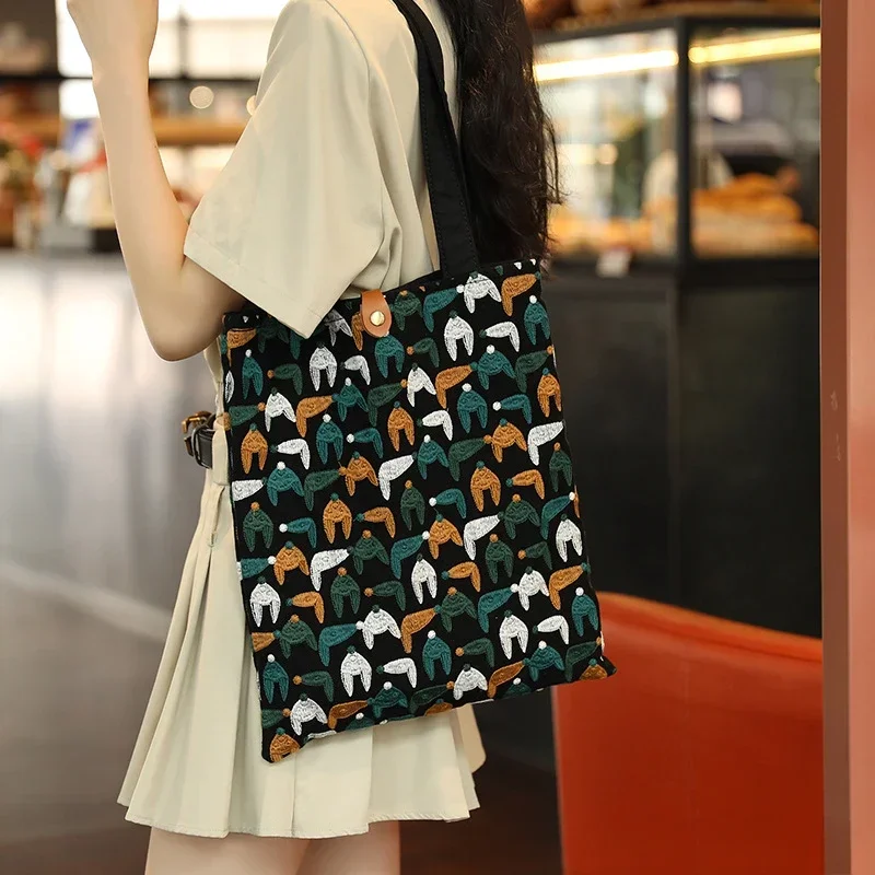 Original Homemade Exquisite Embroidery Canvas Bag, Golden Fox Shoulder Bag, Women's Large-capacity Bag Hand Bags
Original Homemade Exquisite Embroidery Canvas Bag, Golden Fox Shoulder Bag, Women's Large-capacity Bag Hand Bags
