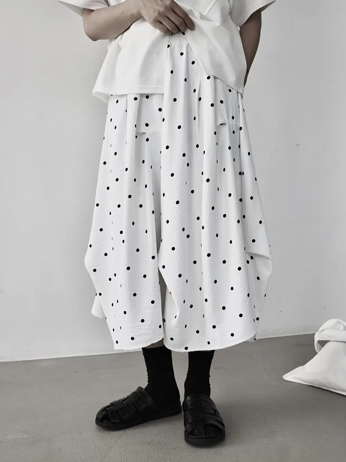 Summer Thin Dark Small Crowd Pleated Design Polka Dot Midi Skirt Women Loose High Waist White A-Line Mid-Length Skirt
Summer Thin Dark Small Crowd Pleated Design Polka Dot Midi Skirt Women Loose High Waist White A-Line Mid-Length Skirt
