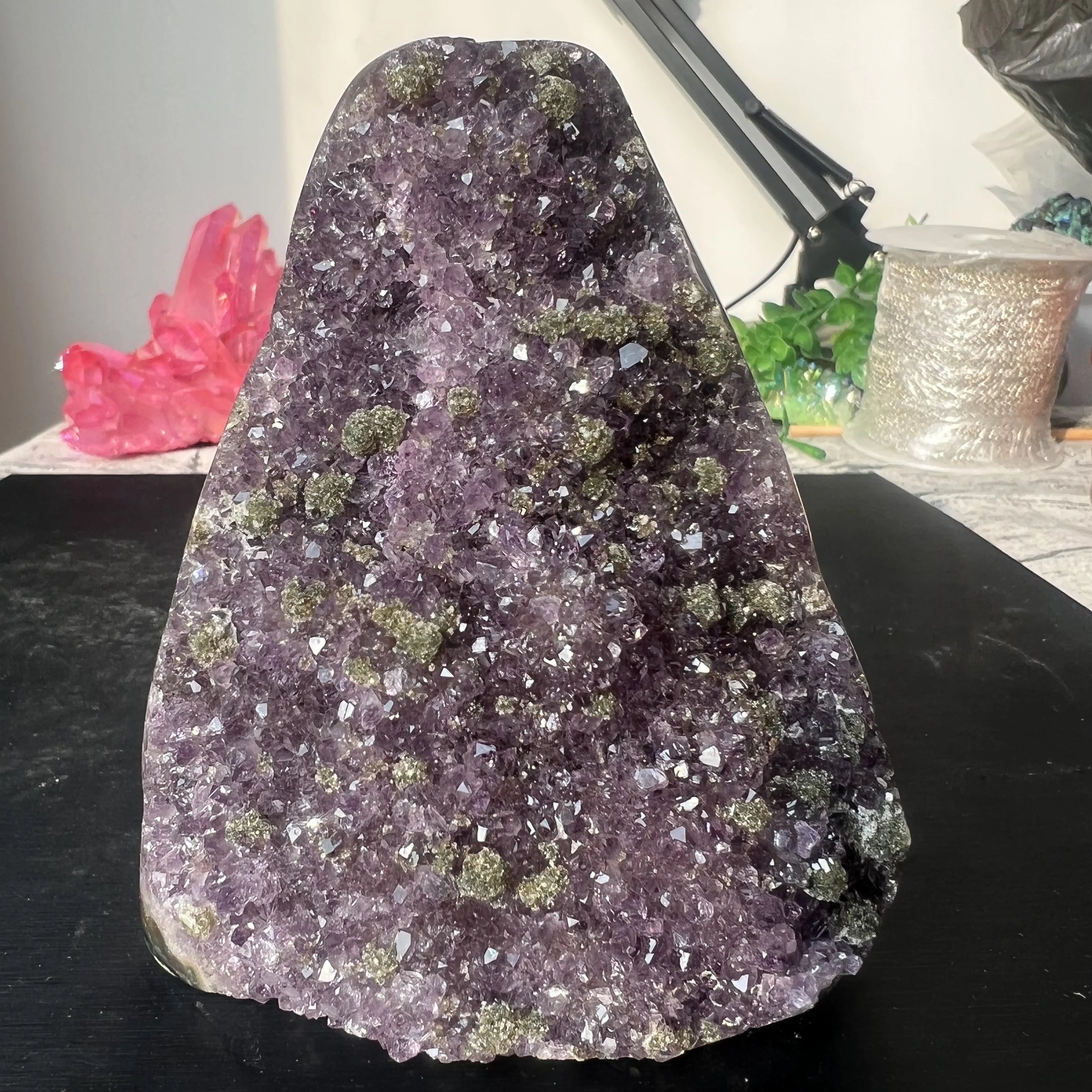 798g 11.3cm Natural Uruguay Dream Amethyst Quartz Crystal Cluster stand
798g 11.3cm Natural Uruguay Dream Amethyst Quartz Crystal Cluster stand