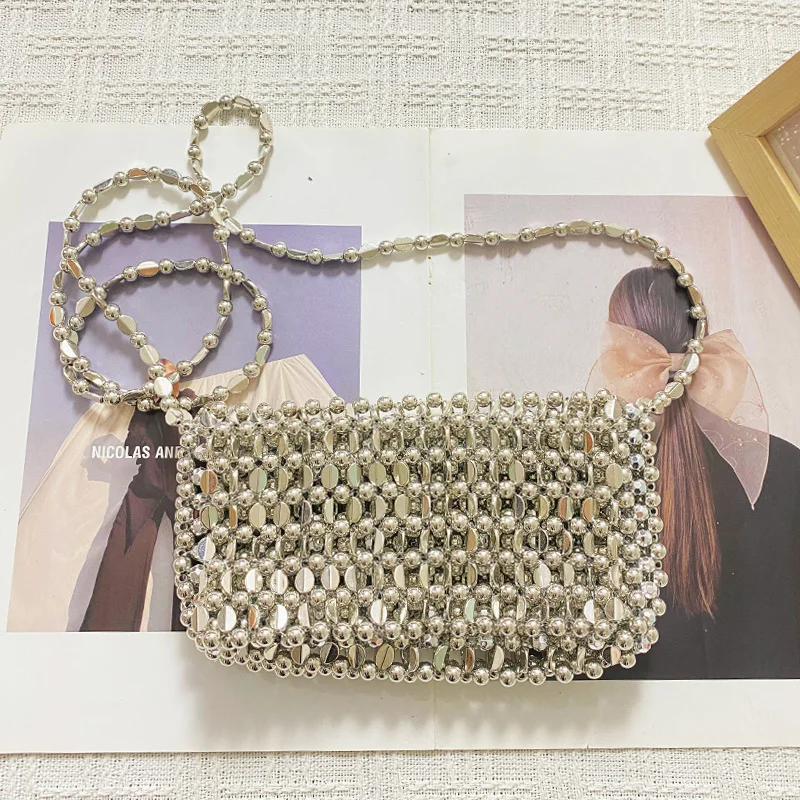 Новая летняя милая стильная маленькая свежая тканая ниша ручной работы в стиле ретро с акриловыми бусинами, модная сумка через плечо 2025 года