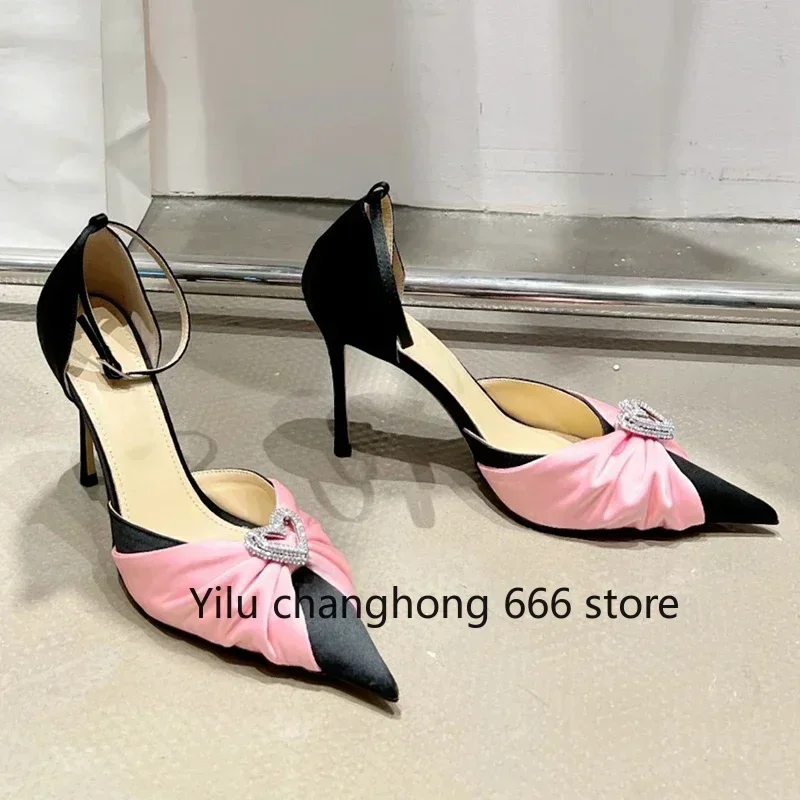 New Bowknot Heart Crystal Bling Wedding Shoes 2025 Summer Pointed Toe Elegant Banquet Stiletto Sandals Fashion Pink Ladies Pmps
New Bowknot Heart Crystal Bling Wedding Shoes 2025 Summer Pointed Toe Elegant Banquet Stiletto Sandals Fashion Pink Ladies Pmps