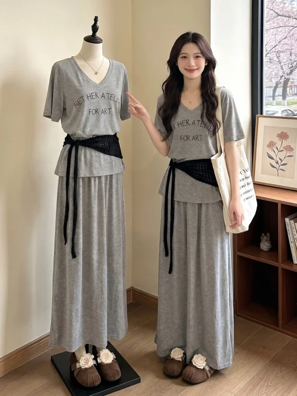 Gray Oversized Women's Summer Fashion Set Lazy Style Short Sleeve Waist-Cinched Shoulder Shawl Two-Piece Set Dress V-Neck T-S...
Gray Oversized Women's Summer Fashion Set Lazy Style Short Sleeve Waist-Cinched Shoulder Shawl Two-Piece Set Dress V-Neck T-S...