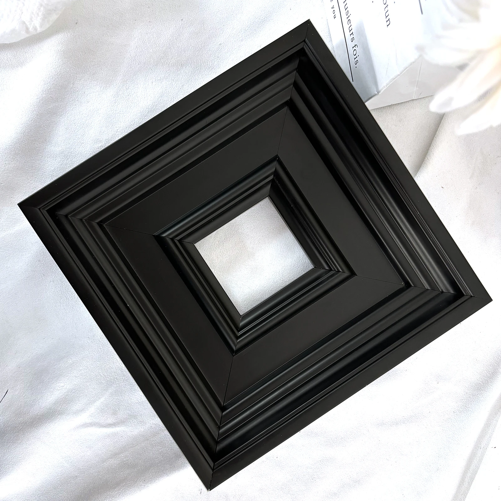 Vintage Nordic Style Black Oil Painting Frame Classic Solid Wood Picture Frame Wall-Mounted Art Display For Christmas Home Decor
Vintage Nordic Style Black Oil Painting Frame Classic Solid Wood Picture Frame Wall-Mounted Art Display For Christmas Home Decor